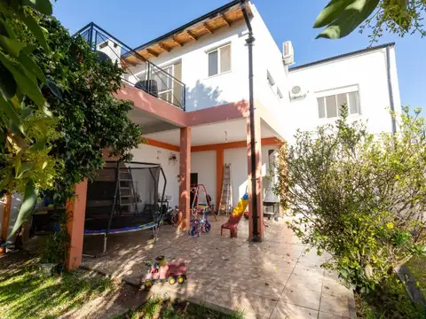 Casa de 5 ambientes con local en El Palomar