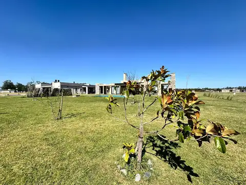 Casa en Venta con 2 cocheras