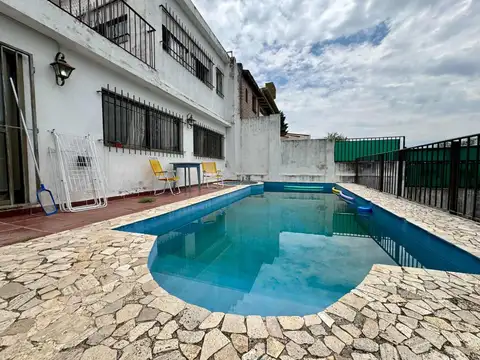 Casa 6 ambientes con 2 baños