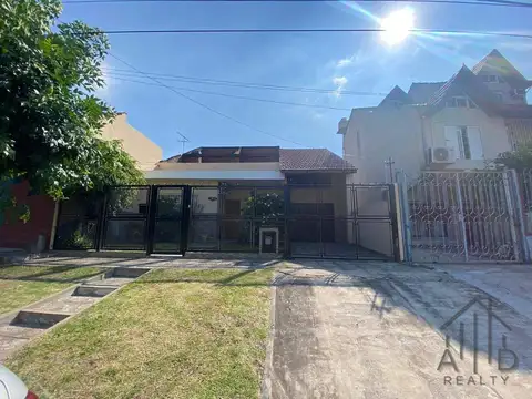 Casa / Chalet en calle Lonardi 1365 Florencio 100