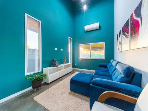 Casa en Venta con 2 cocheras