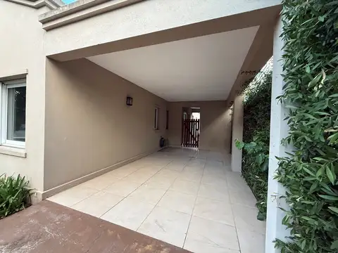 Casa en Alquiler en Pilar del Este - Los Jazmines, USD 1.200