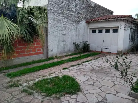Casa 6 ambientes con 4 baños