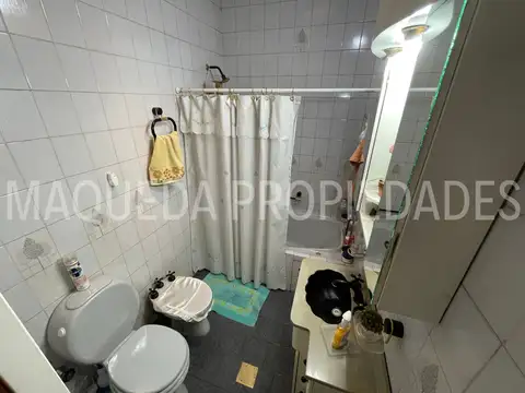 Casa 8 ambientes con 4 baños