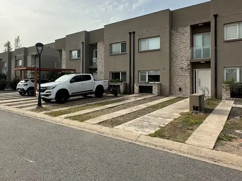 Casa en Alquiler en Lagoon Pilar, USD 1.299