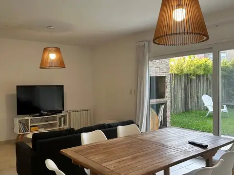 Casa 4 ambientes con 3 baños