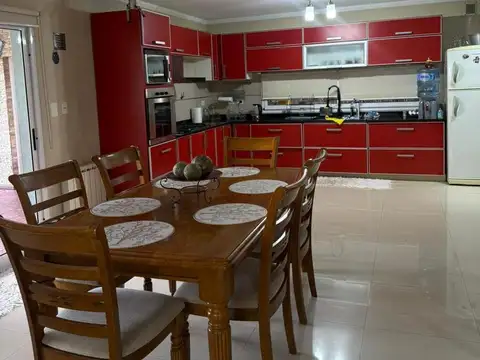 Casa en Alquiler de 4 dormitorios