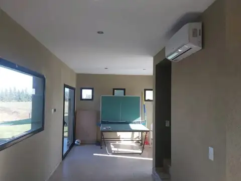 Casa en Alquiler con 1 cochera
