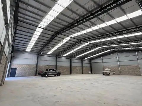 EXCELENTE GALPON DE 720 MTS CUBIERTOS. ZONA INDUSTRIAL