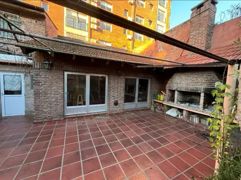 Casa en Venta con 20 cocheras