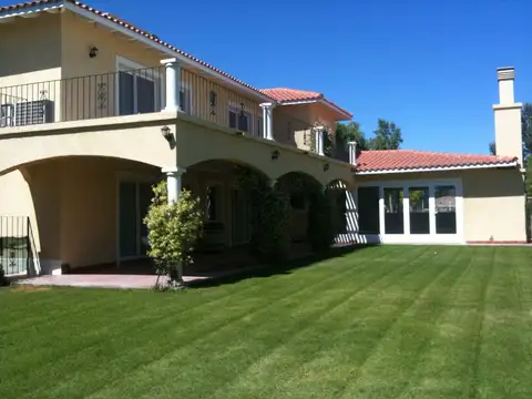 Casa en Comahue Golf Club en Alquiler