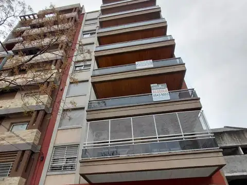 Dtamento 3amb al frente, dos baños  