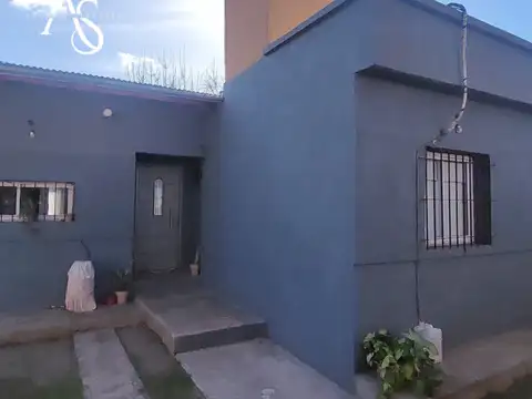 Casa 4 ambientes con 2 baños