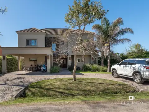 Excelente casa con 5 dormitorios y piscina