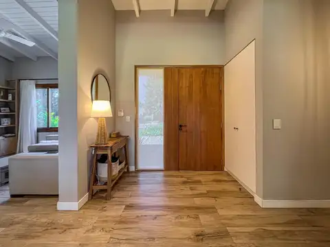 Casa 8 ambientes con 5 baños