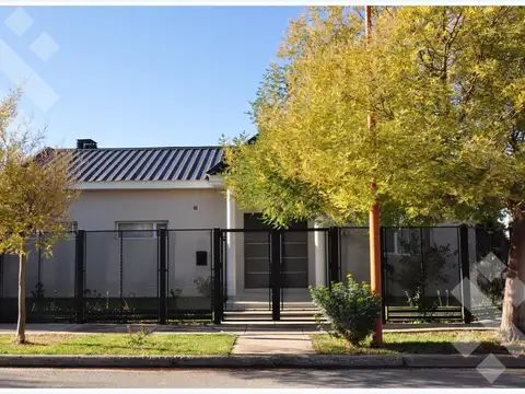 VENTA CASA EN EL MANZANAR CIPOLLETTI DE 3 HABITACIONES