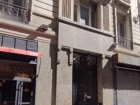 Teniente General Juan Domingo Perón e/ 25 de Mayo y Reconquista