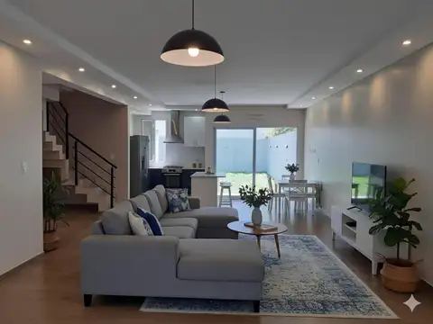 VENTA CASA 5 AMBIENTES EN RANELAGH C/COCHERA