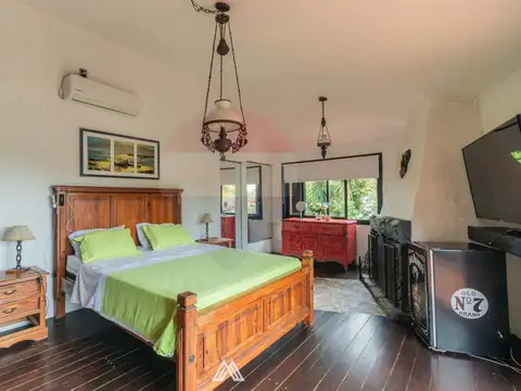 Casa en Alquiler con 2 cocheras
