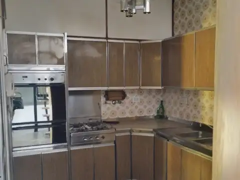 Moreno 2800 5 dormitorios, 3 baños, patio, terreno libre. Ideal familia numerosa, instituciones 481-5308