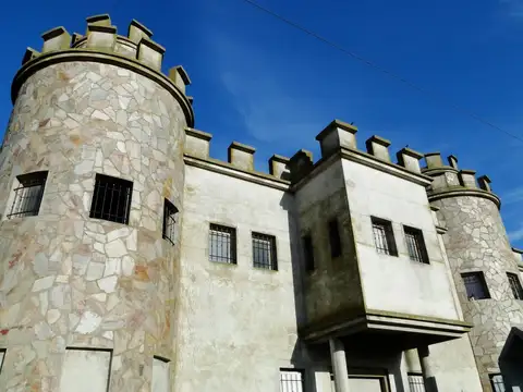 Local en venta - 1 Dormitorio 6 Baños Oficinas - 1060Mts2 - Quequén