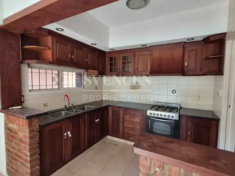 Casa 5 ambientes con 4 baños