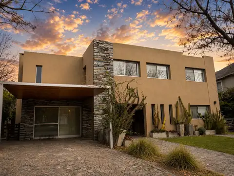 Casa en Alquiler de 4 dormitorios