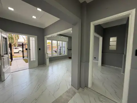 Casa en Alquiler con 1 cochera