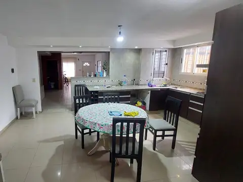 Casa en Venta con 4 cocheras