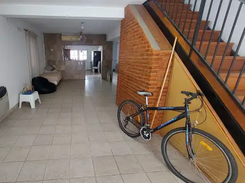 Casa 6 ambientes con 3 baños