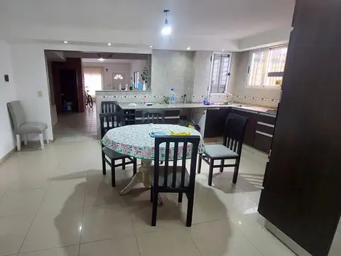 Venta casa 6 ambientes c/ pileta y quincho - Jose C Paz