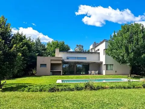 Chacras de la Reserva - Casa en venta de 4 dormitorios sobre lote de 2.000 m2