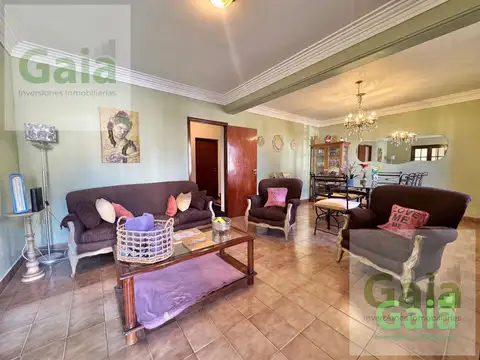 Casa en Venta con 3 cocheras