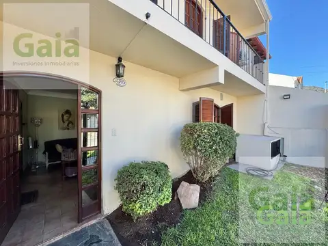 Casa 7 ambientes con 2 baños