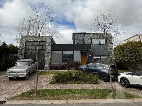 Casa 4 ambientes con pileta en venta - LOTE CENTRAL - Nuevo Quilmes