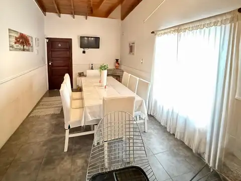 Casa 4 ambientes con 2 baños