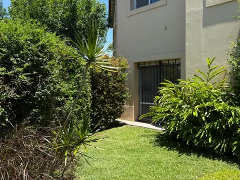 Casa 7 ambientes con 5 baños