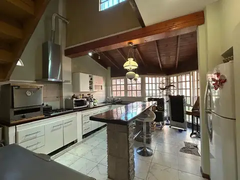 Depto Tipo Casa 5 ambientes con 2 baños