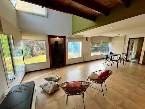 SIERRA DELOS PADRES EXEC CASA MODERNA 10 AÑOS ANTIGUEDAD
