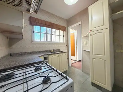 Avenida Juan Bautista Alberdi 800