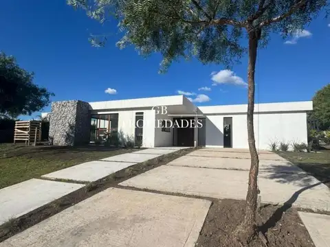 Venta de Casa en Santa Elena, Pilar del Este