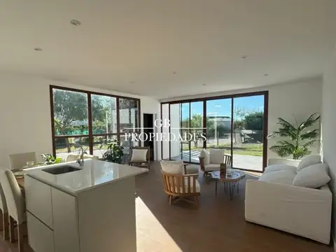 Casa 4 ambientes con 3 baños