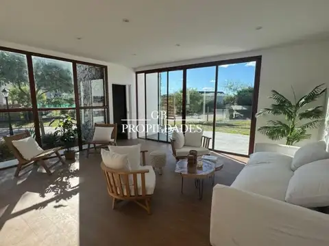 Venta de Casa en Santa Elena, Pilar del Este