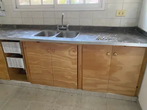 Depto Tipo Casa en Alquiler en Sarandi, $ 700.000