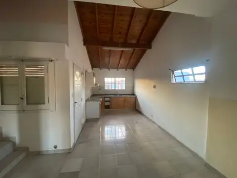 DEPARTAMENTO EN PRIMER PISO POR ESCALERA 2 DORMITORIO Y TERRAZA