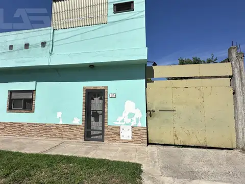 casa a media cuadra del barrio policial
