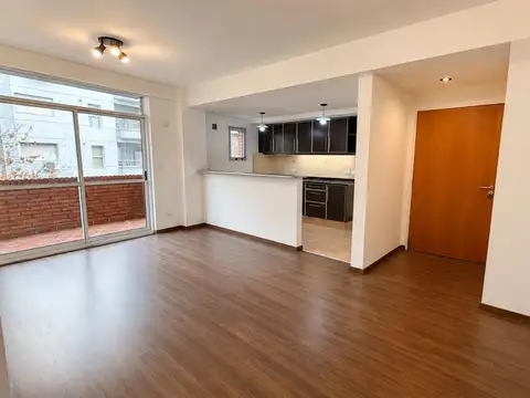 Alquiler depto impecable de 2 amb en Urquiza R