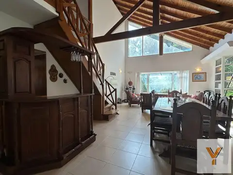 Casa en Venta con 2 cocheras