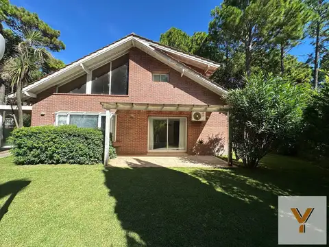 Casa en venta - 3 Dormitorios 4 Baños - 801Mts2 - Pinamar