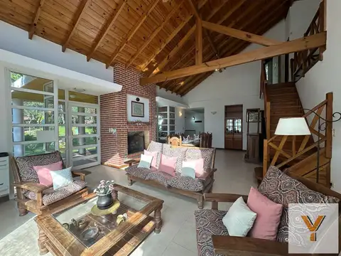 Casa 5 ambientes con 4 baños